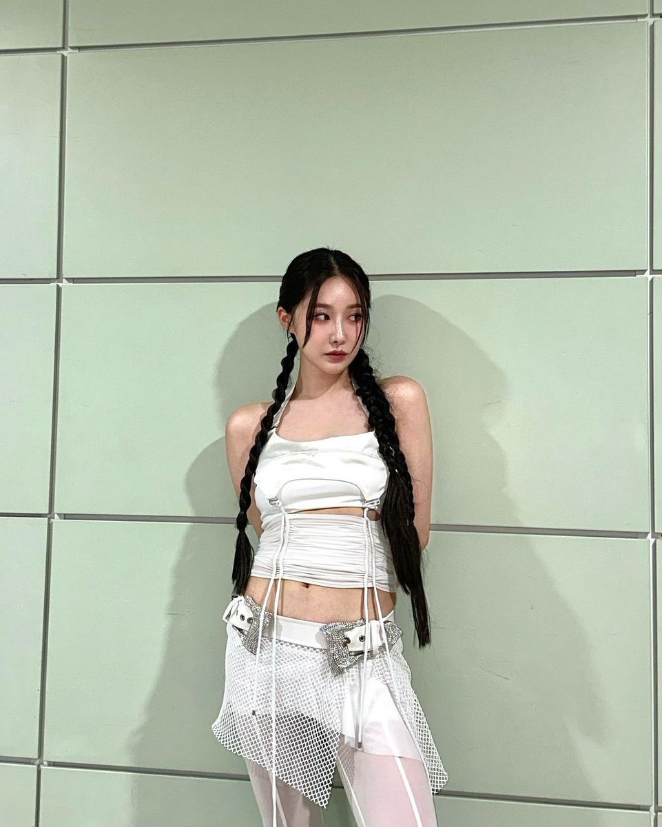 _bbgirls's tweet photo. MINYOUNG INSTAGRAM UPDATE

captioned: 👩🏻‍🦱

#bbgirls #minyoung #BRAVEGIRLSREDEBUT #ApplePay  #kpop #kpoptwt https://t.co/izCYj2cate