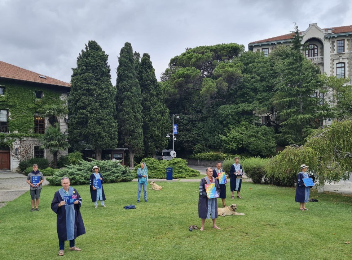 yunusunbabasi's tweet photo. 9 Ağustos 2023 Boğaziçi Üniversitesi Akademisyenleri Nöbeti no. 642. Direnişin 136. haftası/948. günü▪️Aug. 9, 2023 Bogazici University Faculty Vigil #642/136th week/948th day of the resistance @UniBogazici #KabulEtmiyoruzVazgeçmiyoruz @unibogazici_en #WeDoNotAcceptWeDoNotGiveUp https://t.co/SvZD326FdK