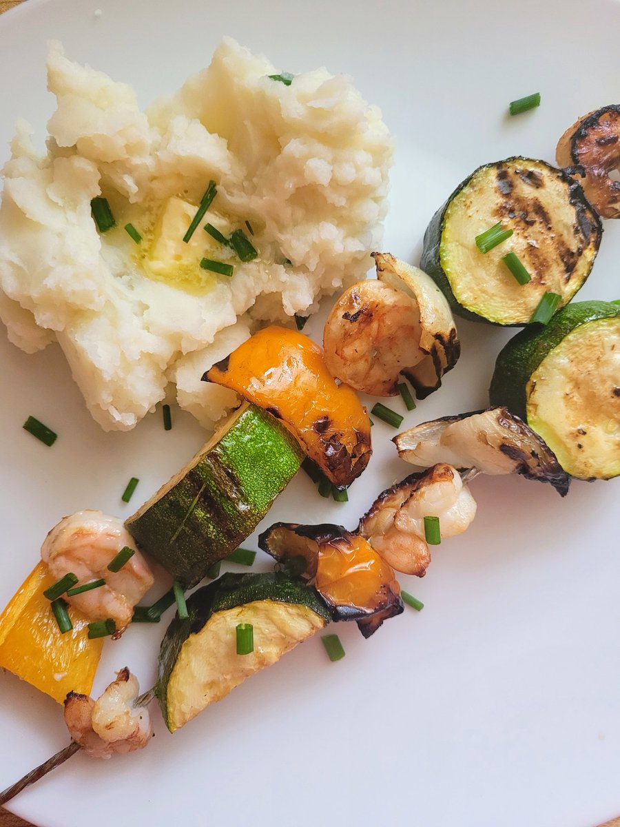 donnasfood's tweet photo. Grilled Zucchini and Shrimp Kebabs🥒🍤
Got more #zucchini in the garden? Just thread them onto skewers grill 'em up!
#Recipe here ⬇️
https://t.co/y5Zh9tPg6T
#RecipeOfTheDay #shrimp #foodie #whattoeatwednesday #kebabs #yum #dinneridea #bbq #foodoftheday https://t.co/aZMTRDW0Qp