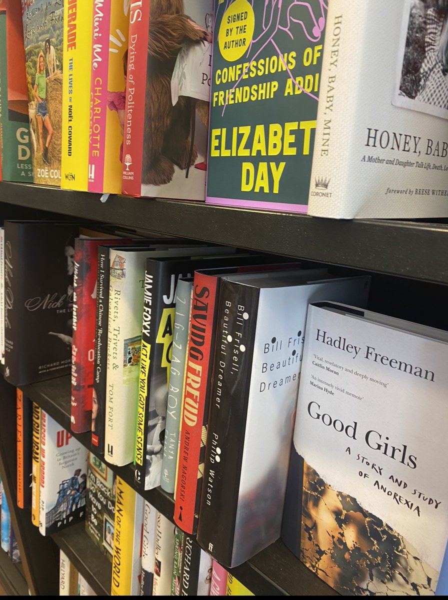 These two book worms reading on the beach &amp; browsing every store! @Marist_LRC #NationalBookLoversDay