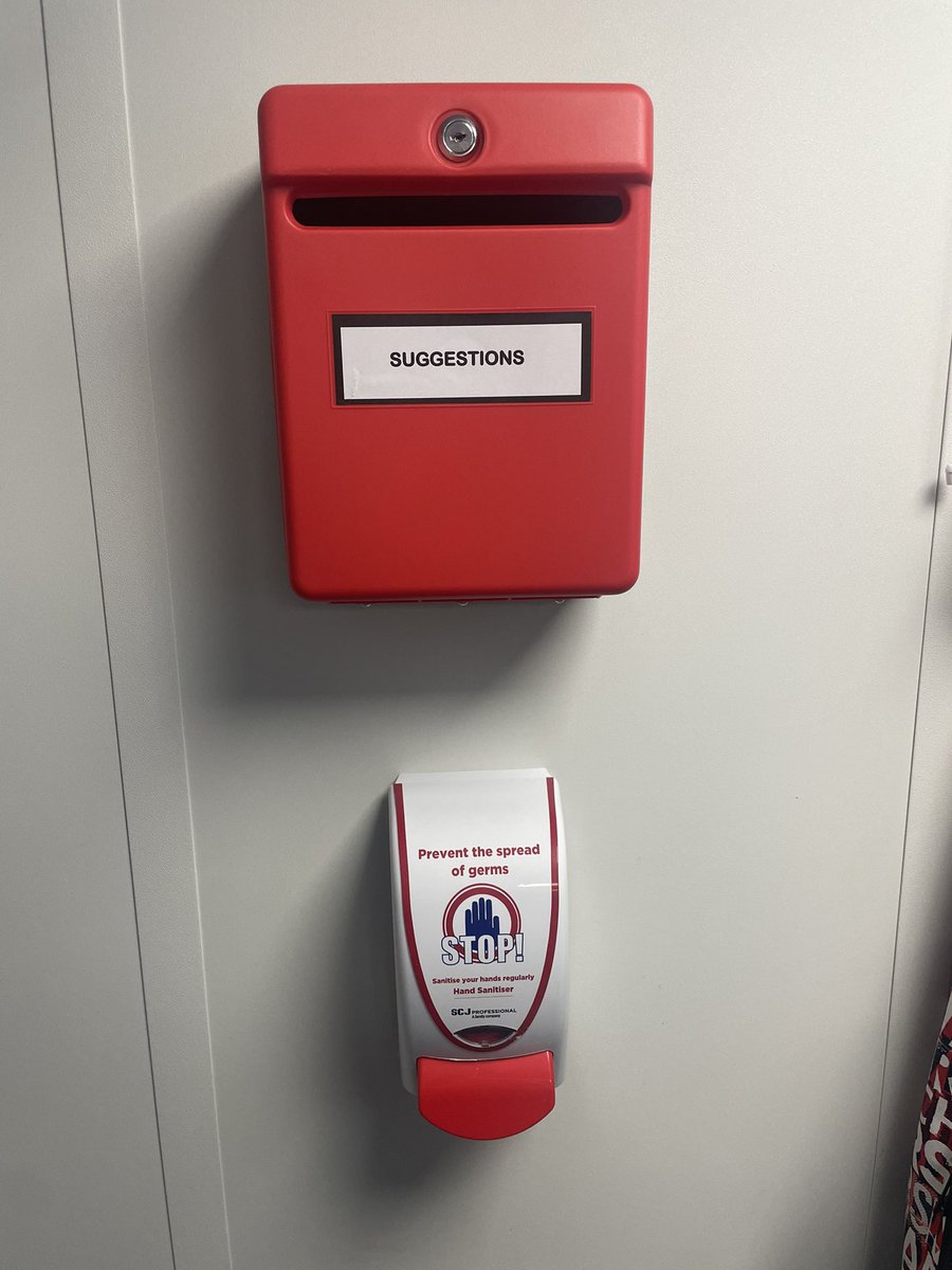 breed_hayley's tweet photo. Check out, our new staff suggestion box thanks to our Matron Rachel, for supplying this for our staff to give suggestions on how to improve our clinical area. #Leaders #Staffsurvey #NHS #stafffeedback #strivetobethebest #emergencymedicine https://t.co/0F63roT5yY