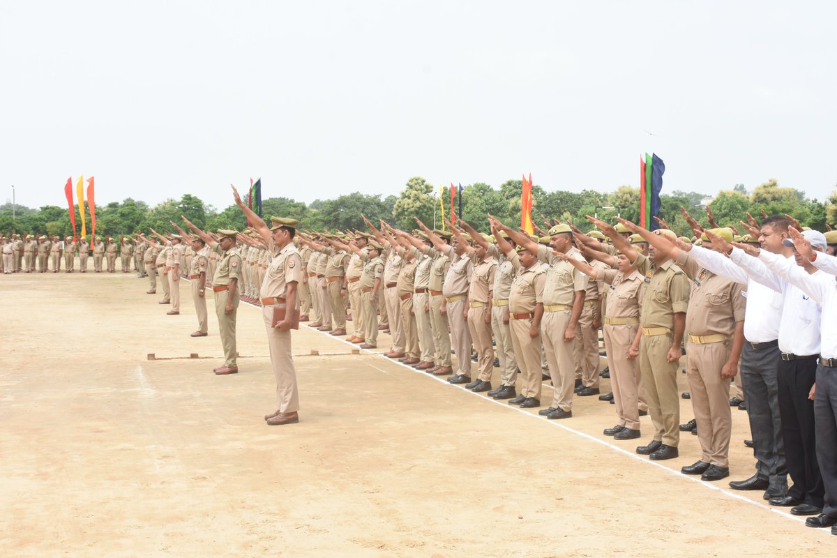 PTCMoradabad's tweet photo. आज दिनांक 09-08-2023 को पुलिस प्रशिक्षण महाविद्यालय, मुरादाबाद में "मेरी माटी, मेरा देश' अभियान के अन्तर्गत संस्था के समस्त अधिकारी, कर्मचारी एवं प्रशिक्षुओं द्वारा पंच प्रण की शपथ ग्रहण की गयी ।
#MeriMaatiMeraDesh
#UPPolice https://t.co/17hvKLLe6F