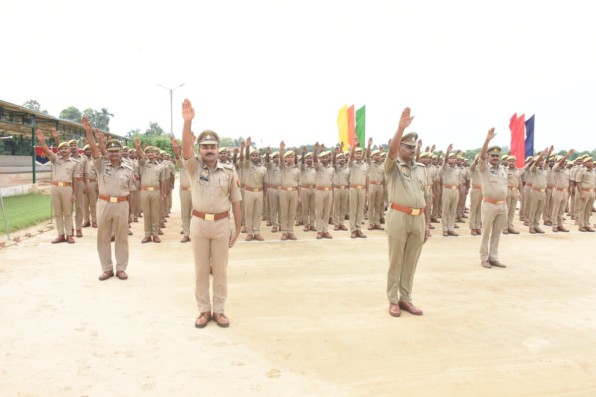 आज दिनांक 09-08-2023 को पुलिस प्रशिक्षण महाविद्यालय, मुरादाबाद में "मेरी माटी, मेरा देश' अभियान के अन्तर्गत संस्था के समस्त अधिकारी, कर्मचारी एवं प्रशिक्षुओं द्वारा पंच प्रण की शपथ ग्रहण की गयी ।
#MeriMaatiMeraDesh
#UPPolice