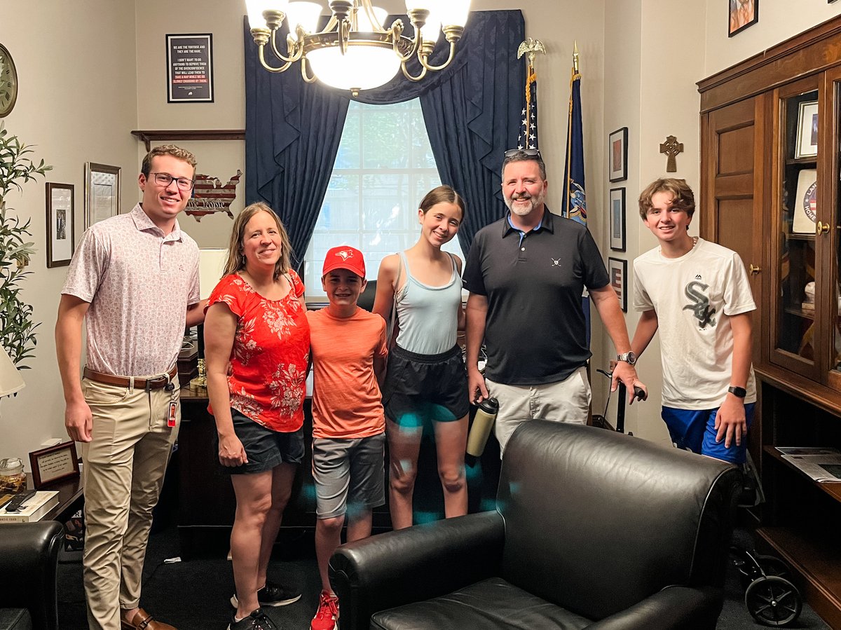 SJCI's tweet photo. Johnny Armento '20 spent the summer at the U.S. Capitol as an intern for Representative Mike Lawler. Last month, Johnny gave Principal Jim Spillman '95 and his family a behind-the-scenes tour! #SJCIalumni #ThisisBrotherhood https://t.co/akQeNEkyaD