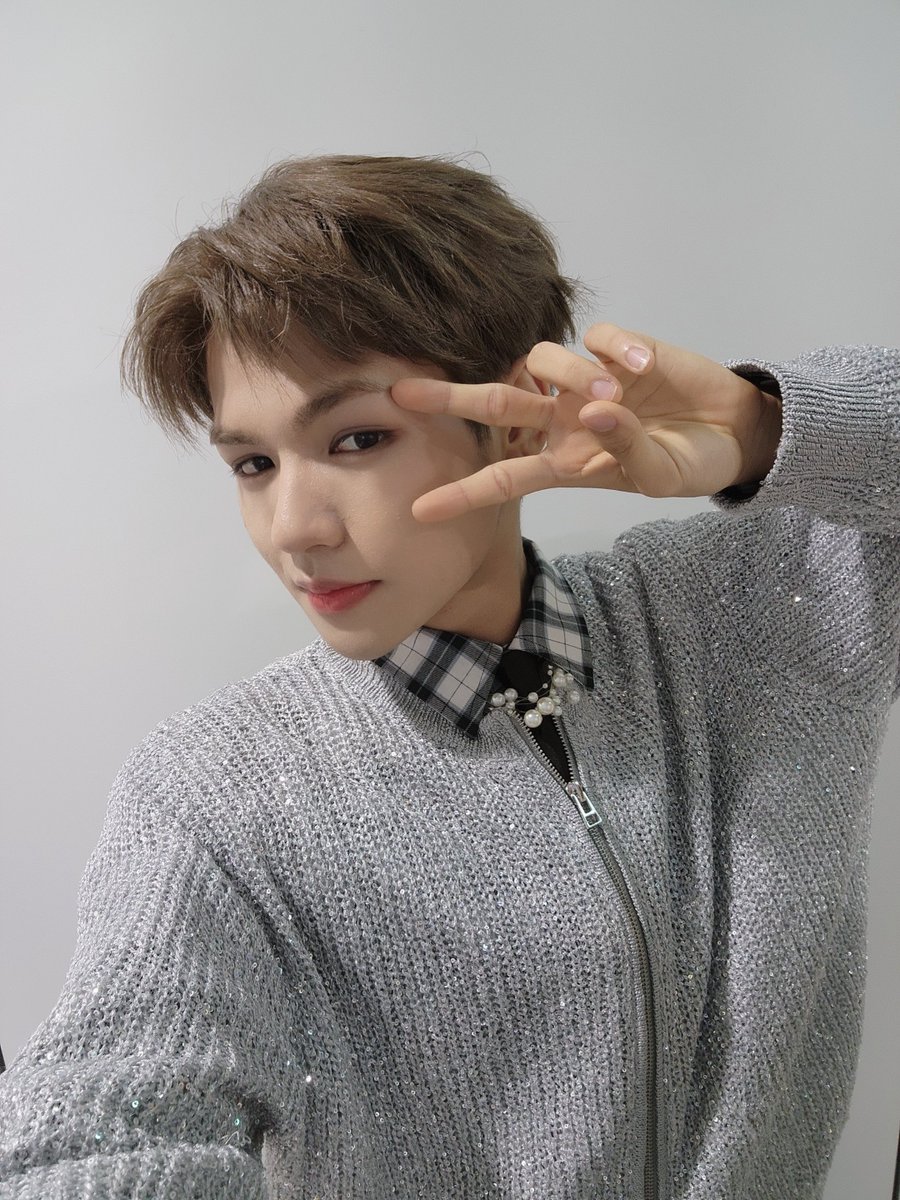 [🐱] Thank you SHOW CHAMPION for having US!
Thank you ANCHORS for cheering US!❤

#HORI7ON #호라이즌 #KIM #킴