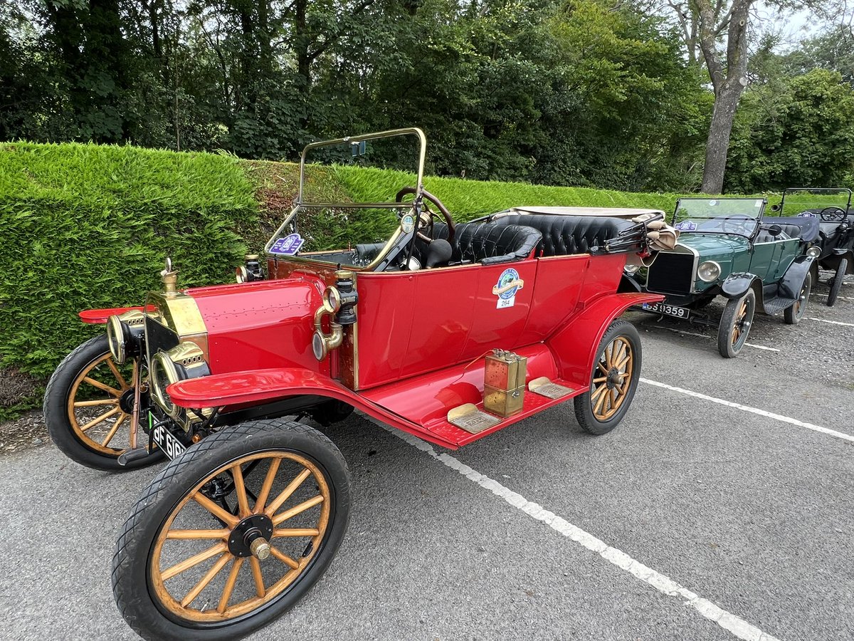 WindermereGolf's tweet photo. Thanks to all 63 members of the Model T Ford Club for stopping by our clubhouse for a coffee & biscuit pit stop during their Lakes & Dales Tour. 🚗 ☕️ ⛰️
#modeltford #lakesanddalestour #golfclub #pitstop #coffee #clubhouse #golf #windermere https://t.co/mBUG4CpJzG