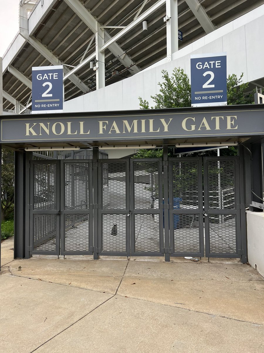 AmandaBudd24's tweet photo. Tight security at Bobby Dodd this morning @GeorgiaTech https://t.co/DI7OK2WoIH