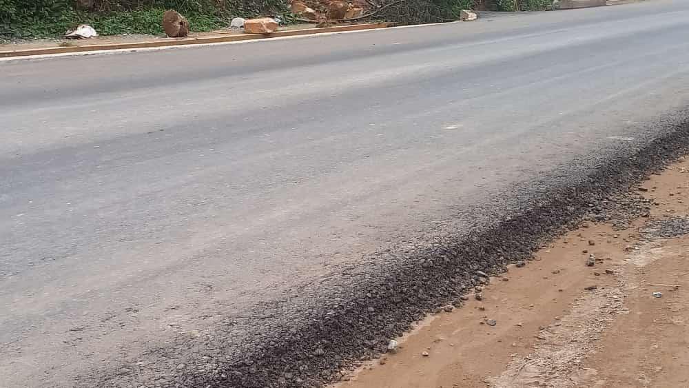 #YearOfRoads:

The Effuanta section of the Tarkwa to Agona-Nkwanta road reconstruction is progressing steadily with asphalting. Big thanks to President Nana Addo Dankwa Akufo-Addo and Hon. George Mireku Duker - MP, Tarkwa-Nsuaem.

#YourTaxesAtWork
#TarkwaRoadDevelopment