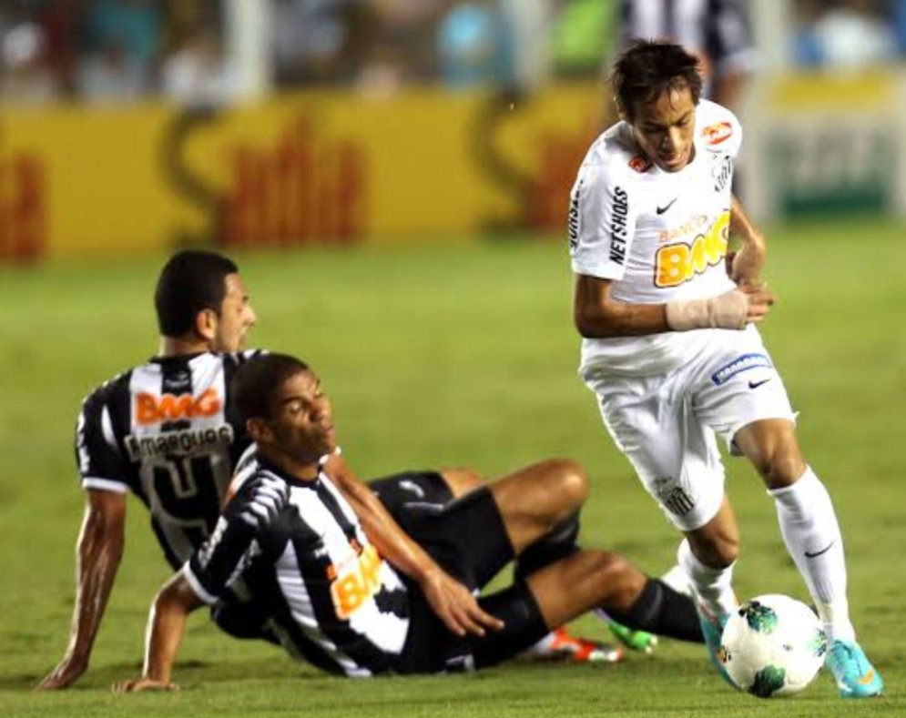 JogadoresGalo's tweet photo. Grande dia para Silva, Ney e Marques.

Santos abre 2x0, Neymar marca golaço, mas Atlético chega ao empate após ótima recuperação defensiva - 2012. https://t.co/aJ1vJloi1q