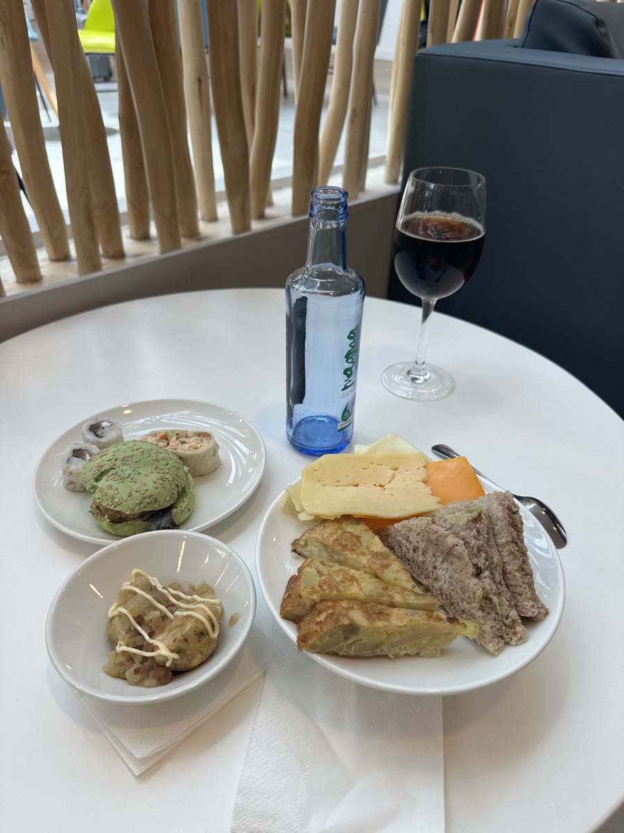 CriosXBT's tweet photo. One of the greatest perks I get from my #CryptocomVisaCard 💳 is the free Lounge Access. I never would pay the fee to get in, but enjoying so much to have it for free. Thanks #cryptocom

#CRO #crofam #cronos #FFTB https://t.co/832SzCXDMM