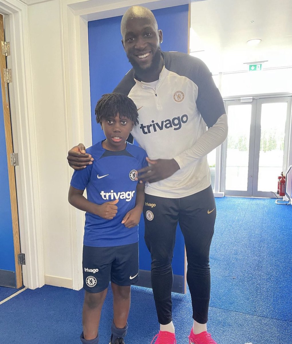 CfcSheikh's tweet photo. Romelu Lukaku back at Chelsea ๐ https://t.co/UsVAX8rTU7