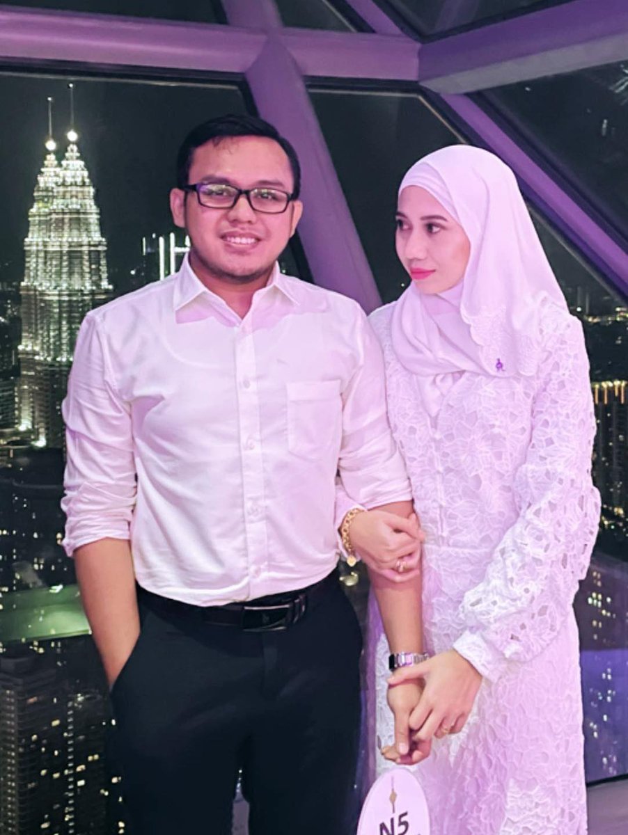 MalayFoodHunter's tweet photo. Restoran Atmosphere 360 hanya RM82 unlimited makan sampai puas dekat Kuala Lumpur!😍

Restoran berputar ni korang wajib pergi atleast sekali dlm hidup sebab experience kat sini memang sgt rare!! Imagine dinner sambil tengok view KL 360° Darjah !!!Boleh tengok view seluruh KL. https://t.co/fPvuKttrSP