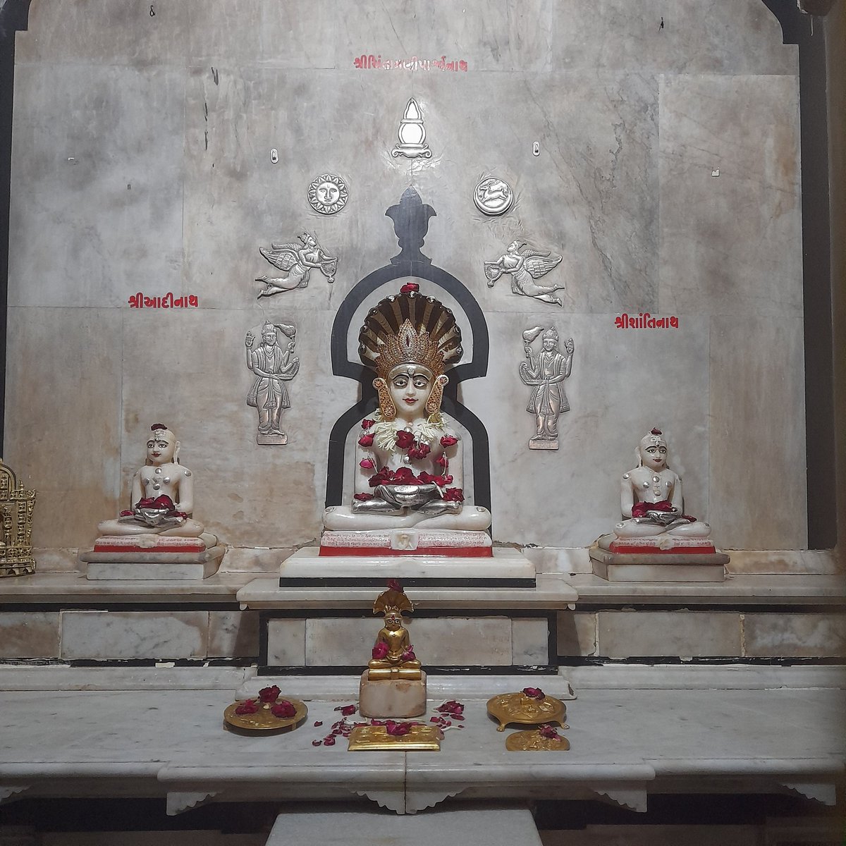 Chintamani Parshwanath Prabhu 
Karchaliya para
Bhavnagar ( Gujarat )