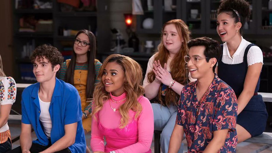 tracklist's tweet photo. A 4ª e última temporada de “High School Musical: The Musical: The Series” já está disponível no catálogo do Disney+. 🎓 https://t.co/LPhwI4TfCr