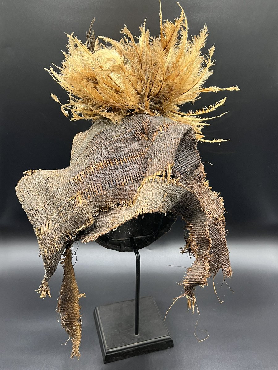 AfurakanGallery's tweet photo. Face masks like the examples here were worn by the nganga diphomba (ritual specialist, withcdoctor or diviner).

Dimensions: 14"H only mask 18"H w/feathers x 10"W x 5 1/2"D 

Witchdoctor Bakongo Nkisi-Spirit mask , **actual piece w/NFT**

@opensea 

https://t.co/VIKAaAYj3s https://t.co/aupBuGPVy7