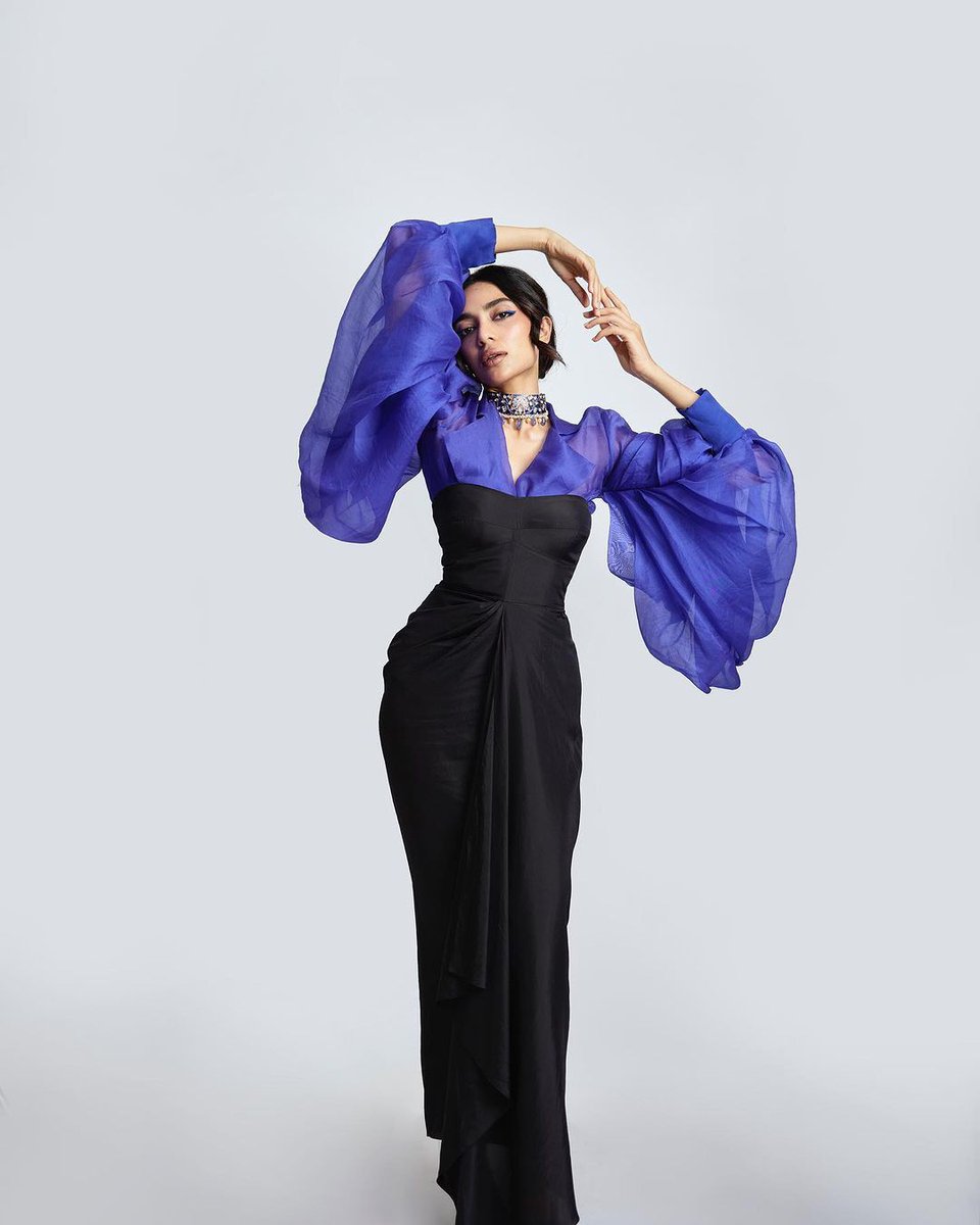 OGAANINDIA's tweet photo. Reik’s dramatic organzas in unusual shapes, seen here on the gorgeous @sobhitaD  ✨

Shop Reik on https://t.co/sKTQDGIWxZ

#SobhitaDhulipala #Madein https://t.co/zbNMTSc4dy