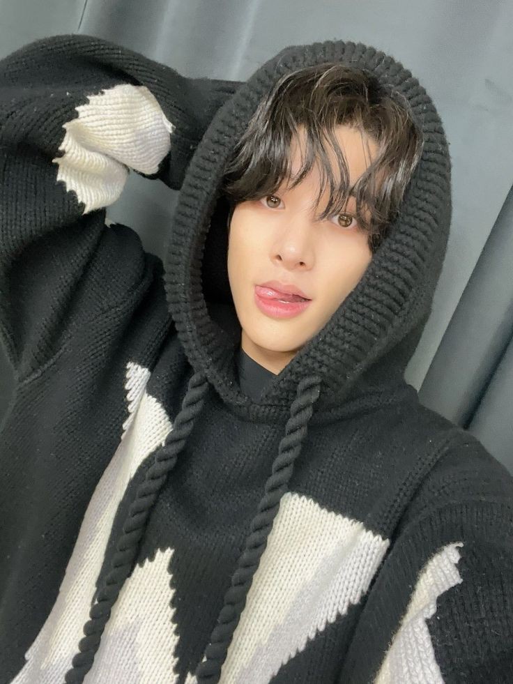 D1e7her's tweet photo. Hyung lines 
Source: pinterest
#ENHYPEN_JAY #ENHYPEN_JAKE #ENHYPEN_SUNGHOON #ENHYPEN_HEESEUNG 
#ENHYPEN 
#FATE_IN_SEOUL 
#Pinterest m https://t.co/JDCN6IPjTc