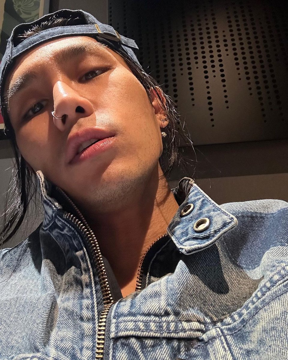 KHHBOYS's tweet photo. younghotyellow94;  sik-k https://t.co/1OXtmvbmg5