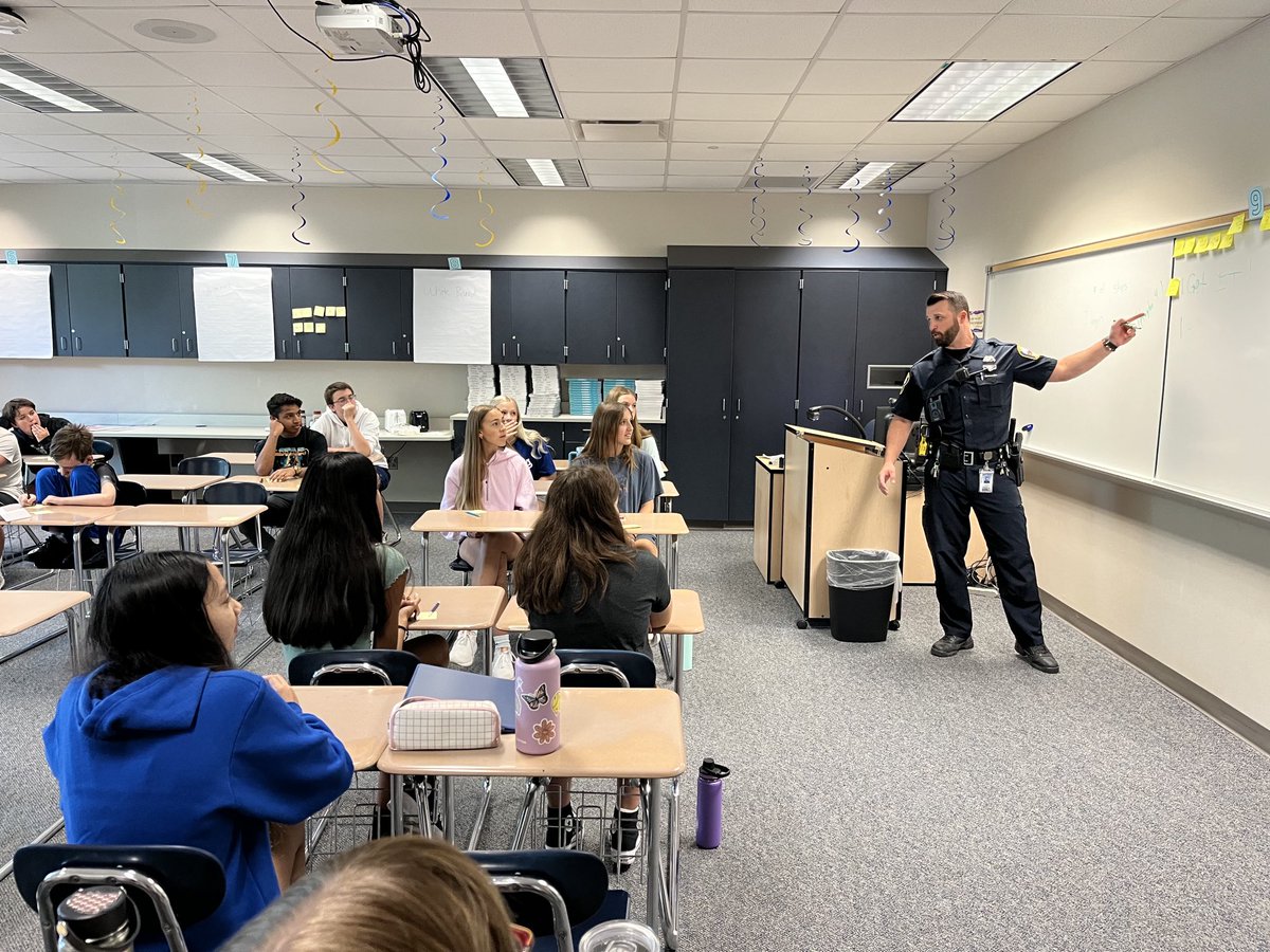 skeensb's tweet photo. When your SRO was a Social Studies teacher before he became a police officer, the whole school WINS!!! CPD Officer “Rogo” teaches AND keeps us safe… ⁦@myccs⁩ ⁦@chsinfo⁩ ⁦@CarmelPD⁩ https://t.co/GjyOdgdIJF
