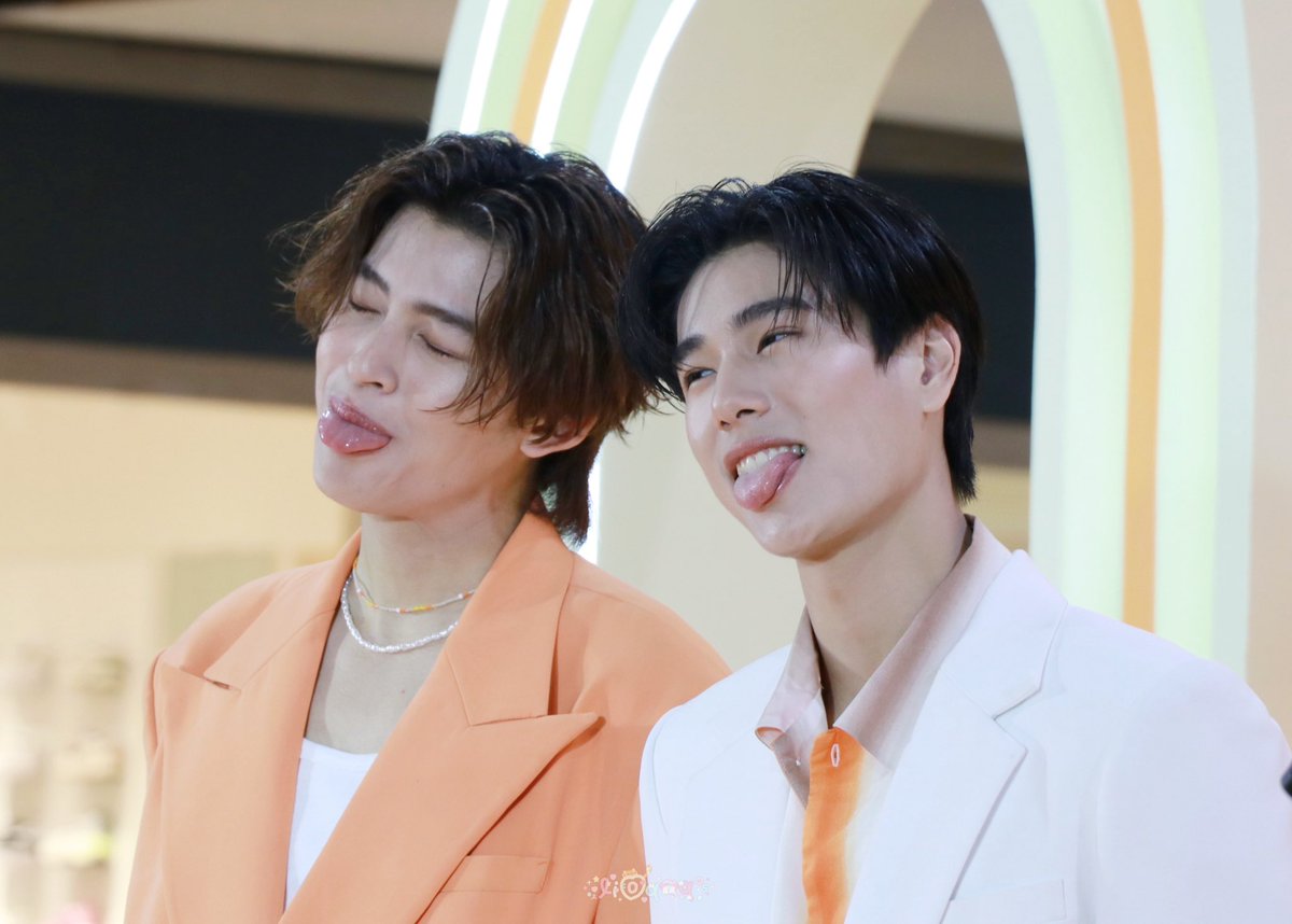 naravitaminz's tweet photo. MY PUPPY AND MEOW MEOW 🐶🐱🧡🤍 https://t.co/LQMKJ0c0V6
