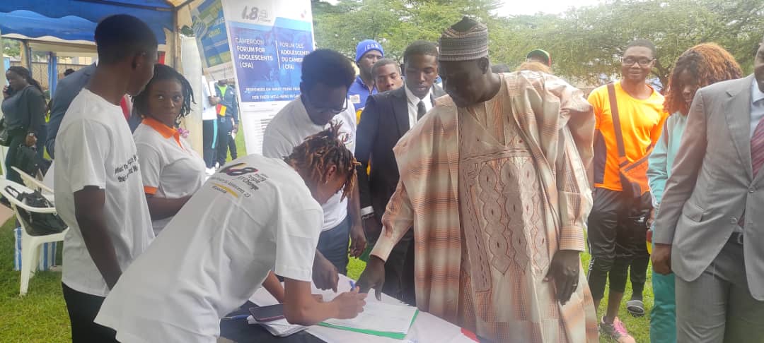 AcapCyn's tweet photo. The Minister of Youth &amp; Civic Education @MFoutsou today signed up to the Cameroon Forum for Adolescents (CFA), opening a week-long exhibition of the #1point8 Campaign in CMR in which we present some results of  What Young People Want for their well-being in CMR https://t.co/tZPWogjx8k