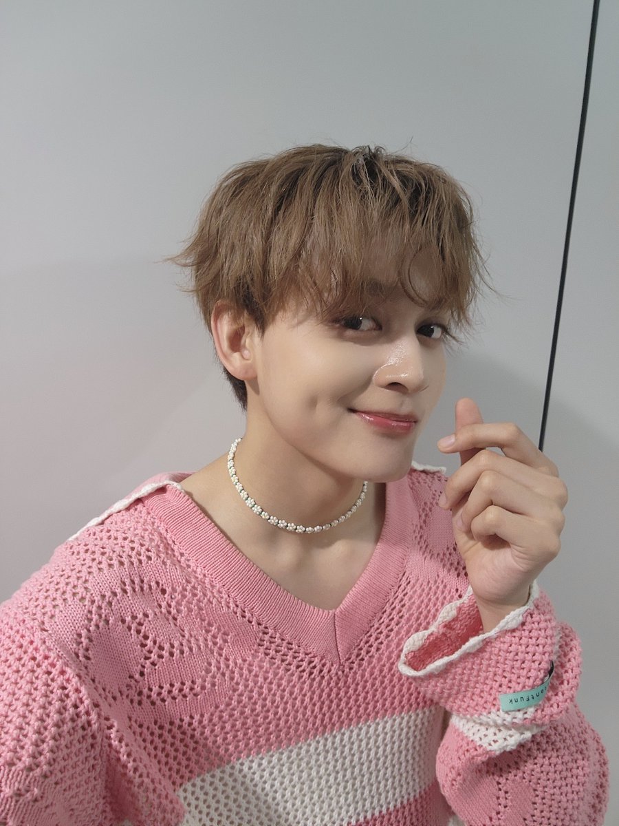 HORI7ON_twt's tweet photo. [🐼] Hi anchors lab u💕

#HORI7ON #호라이즌 #REYSTER #레이스터 https://t.co/gxE6ee77qs