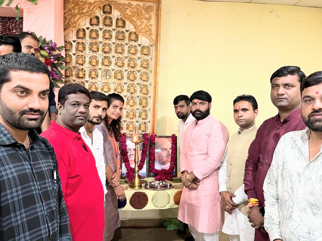 manojsthakur's tweet photo. भारतीय जनता युवा मोर्चा इंदौर ग्रामीण की महु विधानसभा में पांच मंडलों की कार्यशाला संपन्न हुई मंडल कार्यशाला में मंडल के सभी पदाधिकारियों से आगामी चुनाव को लेकर चर्चा की ।।

युवा मोर्चा जिला प्रभारी घनश्याम नारोलिया जी, जिला संयोजक भाजपा खेल प्रकोष्ठ बिट्टू ठाकुर, जिला महामंत्री दीपक यादव जिला उपाध्यक्ष जय श्री पाटीदार, रंजीत स्वामी, महेश यादव, पवन यादव, जिला मंत्री शुभम पाटीदार, जिला कोषाध्यक्ष अमित चौहान, कार्यालय मंत्री अक्षत शर्मा, प्रतीक चौहान, मंडल अध्यक्ष वैभव श्रीवास, अभिनव मंडलोई, क्रांति वर्मा, धर्मेंद्र जाट, रोहित डाबी, महुँगांव नगर अध्यक्ष विशाल प्रजापति एवं मंडलों के समस्त पदाधिकारीगण उपस्थित रहे !

#manojsinghthakur
