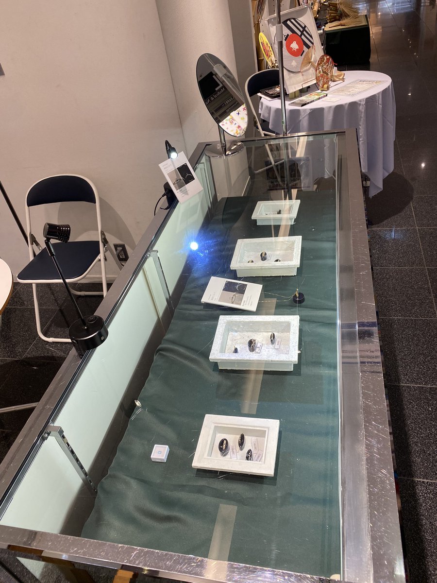 edn_jpn's tweet photo. 【出展のお知らせ】
丸善丸の内本店4階
8月9-15日 9:00-21:00
初日終了しました。
展示も完成しました。
沢山の方に見て頂き感謝です。
明日もよろしくお願いいたします。
#エトワールディネイジュ⠀
#etoile_des_neiges⠀
#edn_jpn⠀
#creema
#ADNEEL
#CHIROPUTeRE_osk
#K10
#丸善丸の内本店 https://t.co/OkJ8lvCCsM