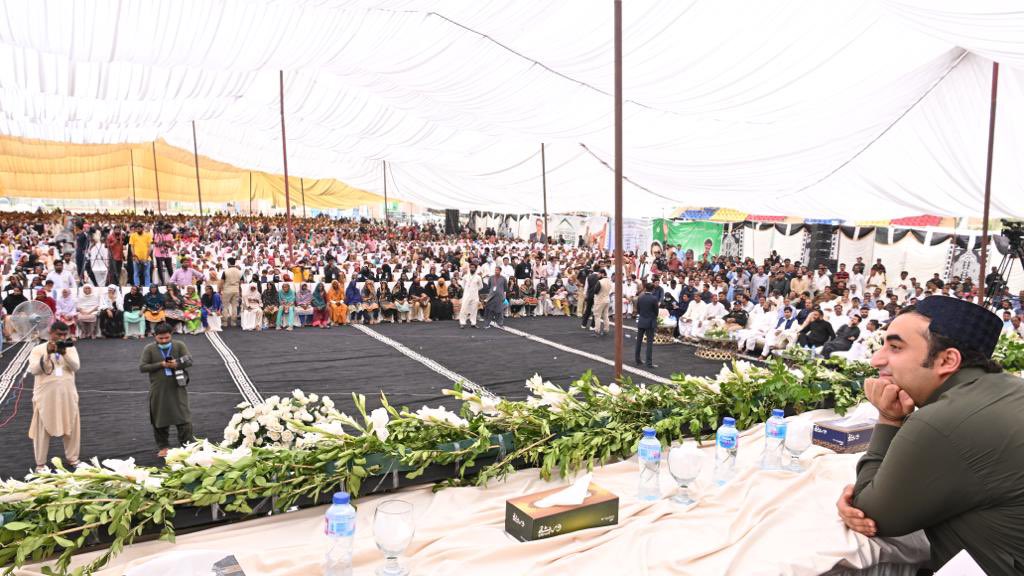 BBhuttoZardari's tweet photo. Today in Ghotki, I felt great pride and happiness to see my dream start to turn into reality. Only last year families across Pakistan were devastated by historic floods. Families had lost everything, crops and houses destroyed. Swaths of our population were thrown into poverty over night. Everywhere I went women begged me to rebuild their homes. My promise to them then was that not only would we rebuild but we would leave them financially better off than they were before. 

Here’s how we achieve that: 

#ApniZameenApnaMakkan initiative:
- we have opened bank accounts in the name of the woman of the house hold. Where they receive stipends to rebuild their home.
- we work with families to rebuild flood resistant ‘pakka’ homes where their old homes once stood.
- that’s not all, we are also transferring land title to the woman of the house hold. Families who could never dream of owning their own land now do! 
We are not only building climate resilient housing, we are also combating poverty, empowering woman & with the single largest asset transfer in a generation we are implementing land reform as well.

2 million houses will be re built. 2 million families will benefit. I wish we could implant this all across Pakistan.
