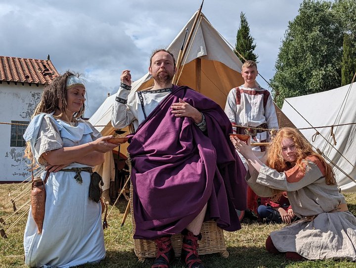 This weekend <a href="/SegedunumFort/">Segedunum Roman Fort</a> are paying homage to the Roman Emperor Hadrian with re-enactors from The Mosstroopers.🛡
Hadrian Festival: Sat 19 &amp; Sun 20 Aug (11am - 3.30pm). Under 16s &amp; NE28 residents FREE! 
segedunumromanfort.org.uk/whats-on/hadri…