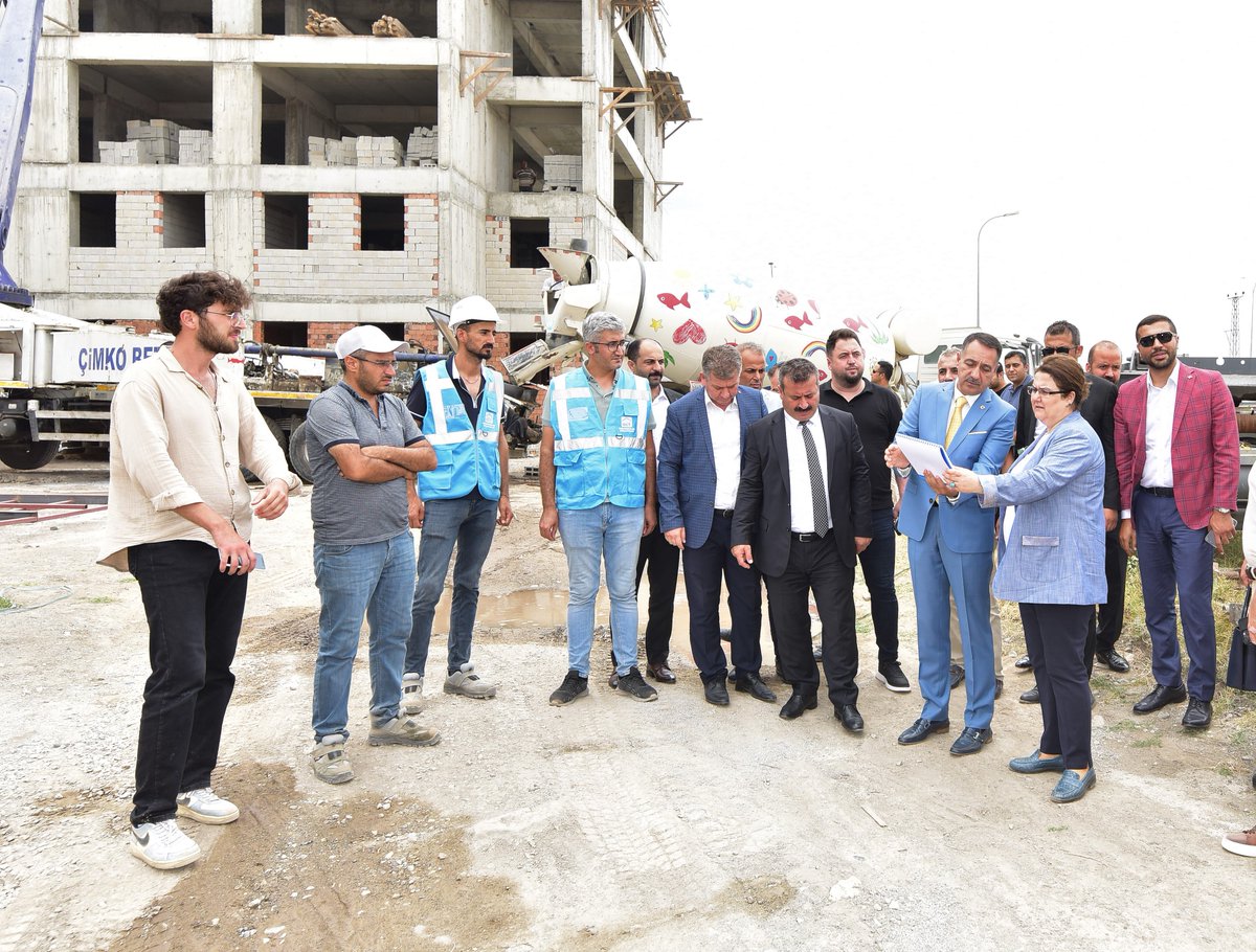 AK Parti Osmaniye Milletvekili ve TBMM İnsan Hakları İnceleme Komisyonu Başkanı Derya Yanık, yapımı devam eden  1200 kişilik Erkek Öğrenci Yurdu İnşaatında incelemelerde bulundu.