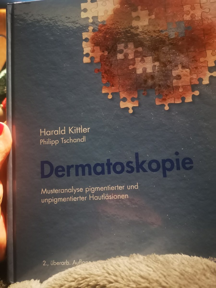 FWWAerztin's tweet photo. Was macht man im Urlaub, nachdem man gerade des #dermaquiz von @hauterer69 studiert hat? https://t.co/fCy7RK6zus