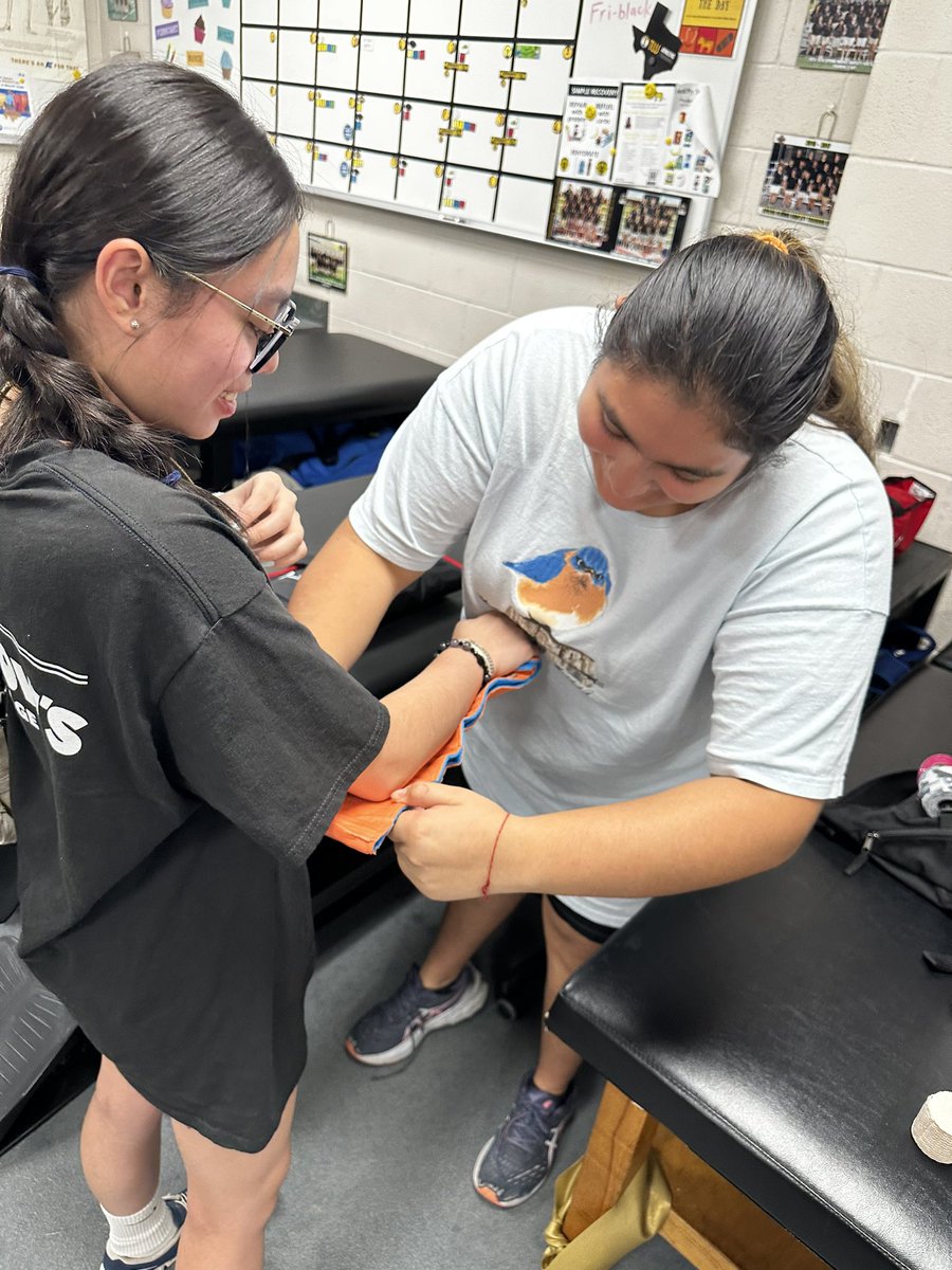 SWHSSWAT's tweet photo. A little late but yesterday’s lesson was on splinting!! This is important for emergency situations and we love when our student aides know this skill so we can ask for assistance when our hands our tied up holding the limb! #greAT #ExceedingTheStandard #AT4ALL #SafeSidelines https://t.co/BiFt1CaN0u