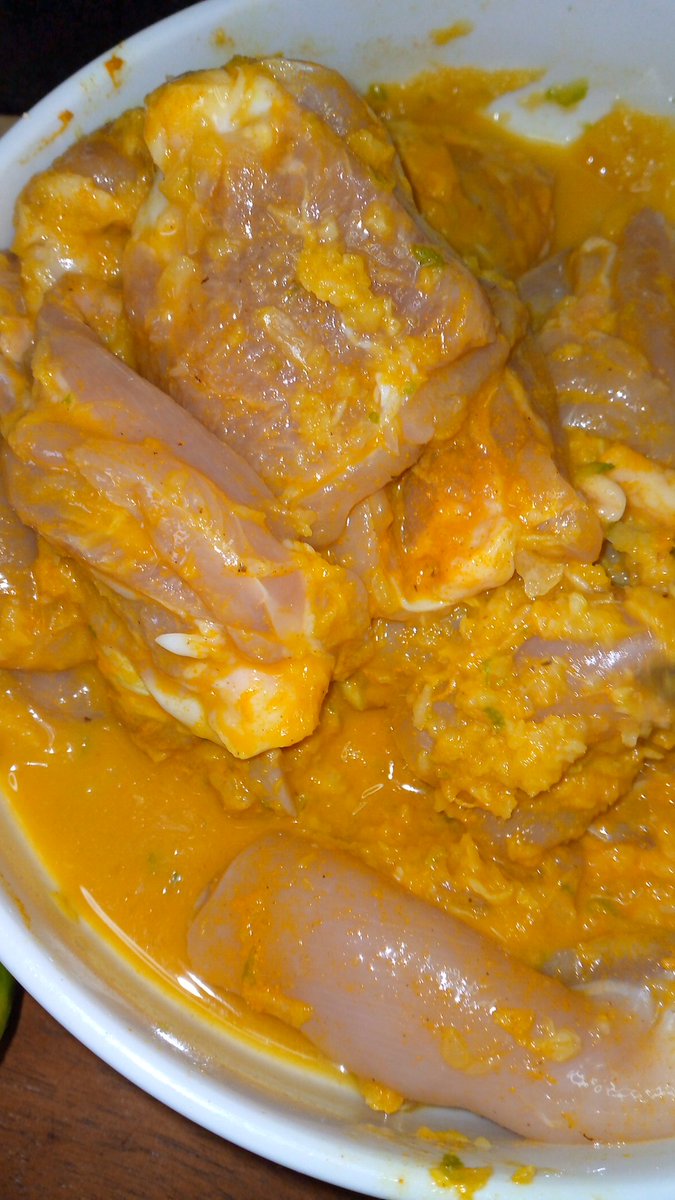 MphoMasoleng's tweet photo. Hello 👋😄 It is Women's day in South Africa therefore, celebrating the indian way tonight 🥳🥳🥳... Step 1 of Goan Chicken Xacuti (pronunciation- Shakuti) Marinate chicken in 1tspn tumaric, garlic, ginger, nutmeg, lime zest &amp; juice, Stay tuned 😚🍷#MunchWithMpho https://t.co/6dFfrNp5QP