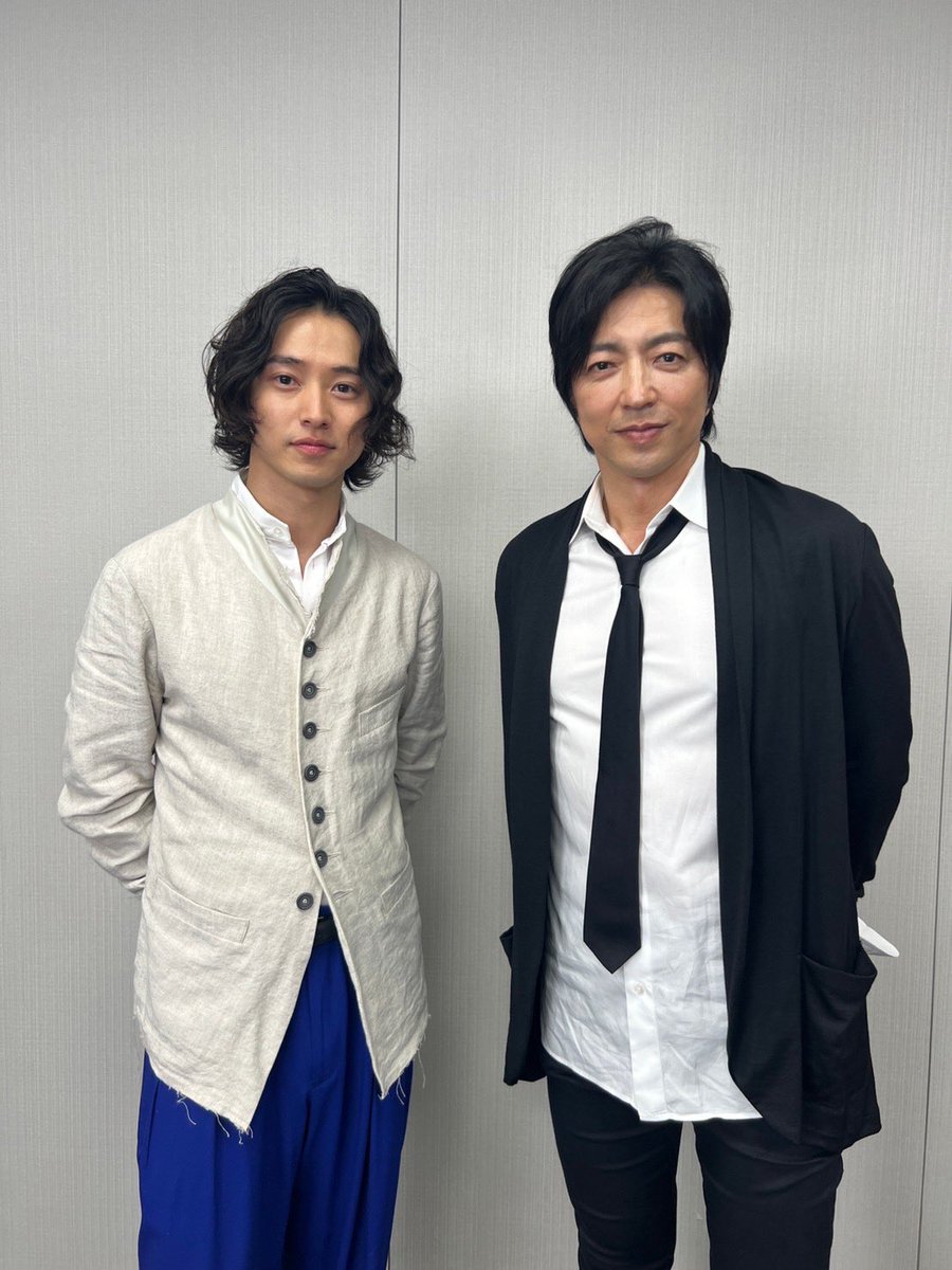 kingdomthemovie's tweet photo. ◤　　　　　　　　　　　　　◥
   映画『#キングダム 運命の炎』
     大ヒット御礼舞台挨拶開催
◣　　　　　　　　　　　　　◢

#山﨑賢人 さん× #大沢たかお さん
　　⠀📸2ショットを公開！

＼ 引き続き映画館で
　　　　　お待ちしています⚔️ ／

#いま運命が動き始める
🎬大ヒット上映中 https://t.co/8HXm5MuTPI