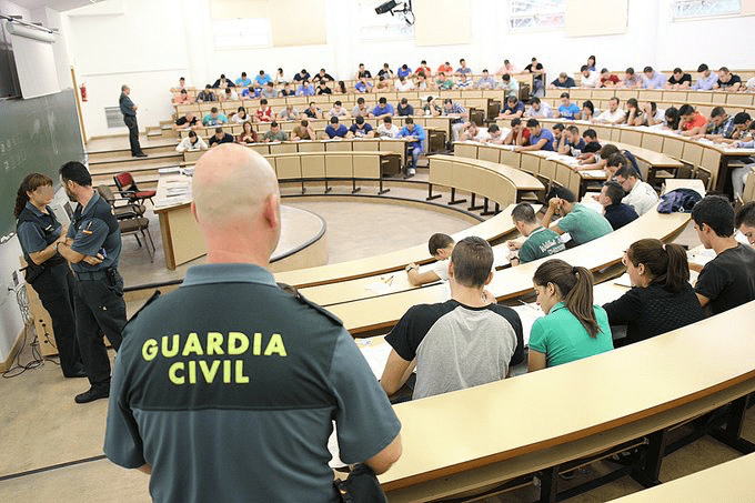 🚨ATENCIÓN OPOSITORES

📢 La próxima semana está prevista la publicación en el B.O.E. de la convocatoria de las pruebas selectivas para el ingreso en el centro docente de formación para la incorporación a la Escala de Cabos y Guardias de la Guardia Civil.

A partir del día
