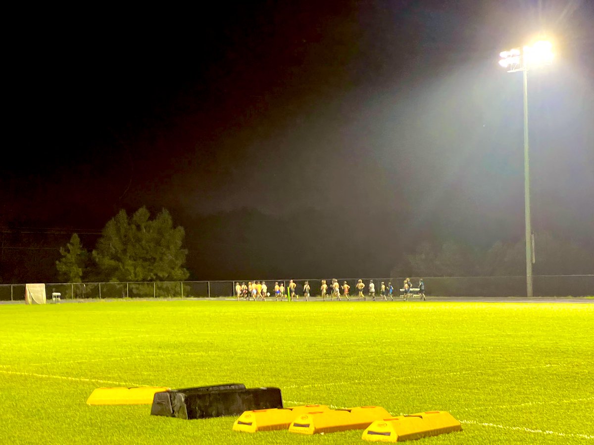 rb_distance's tweet photo. First day of School Practice under the lights. Rise and Run #OneTeam2023 https://t.co/5iEmc08sAx