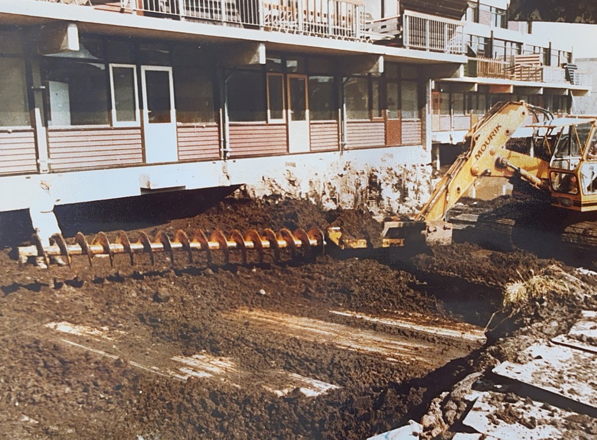 Uit de oude doos! Al in 1980 hielden wij ons met Milieutechniek bezig. Gestart met de bodemsanering in Lekkerkerk kunnen wij ons nu al meer dan 40 jaar specialist op het gebied van Milieutechniek noemen.

📷 Bodemsanering Lekkerkerk 1980.

#MourikMaaktMorgen #Milieutechniek