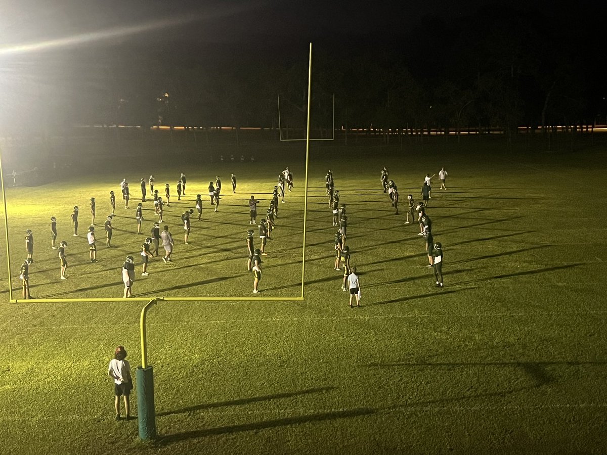 LecantoF's tweet photo. Beat the Heat baby 5:45am we had 60+ getting it in!! #TPW @coachwyatt62 @LeeRoyHerndon1 @CoachScriven @RGrow10 @RJP0677 https://t.co/iR6oF1HLHj