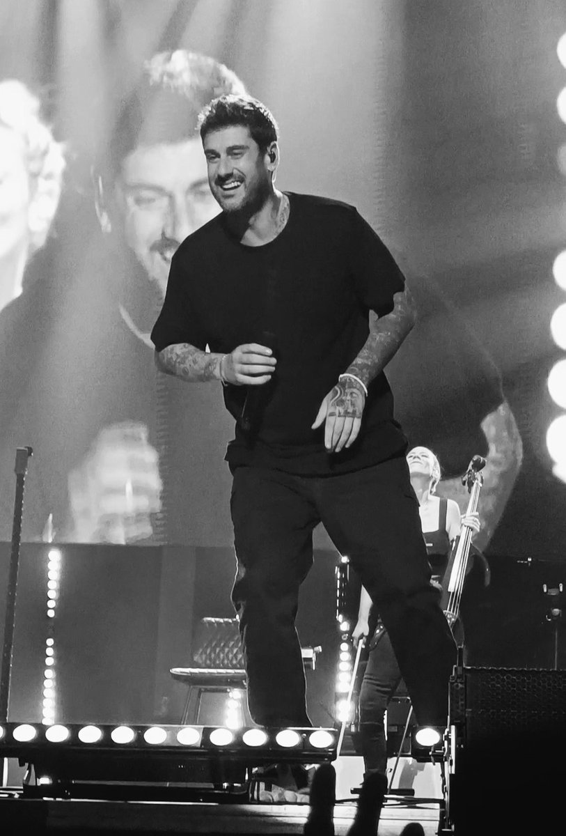 TECLA_88_'s tweet photo. Con sólo una sonrisa mi cabeza volvió loca ❤️
@melendi_tour @MelendiOficial @TarracoArena
#CerrandoCicatrices #tour #Concierto https://t.co/UgmgqapETJ