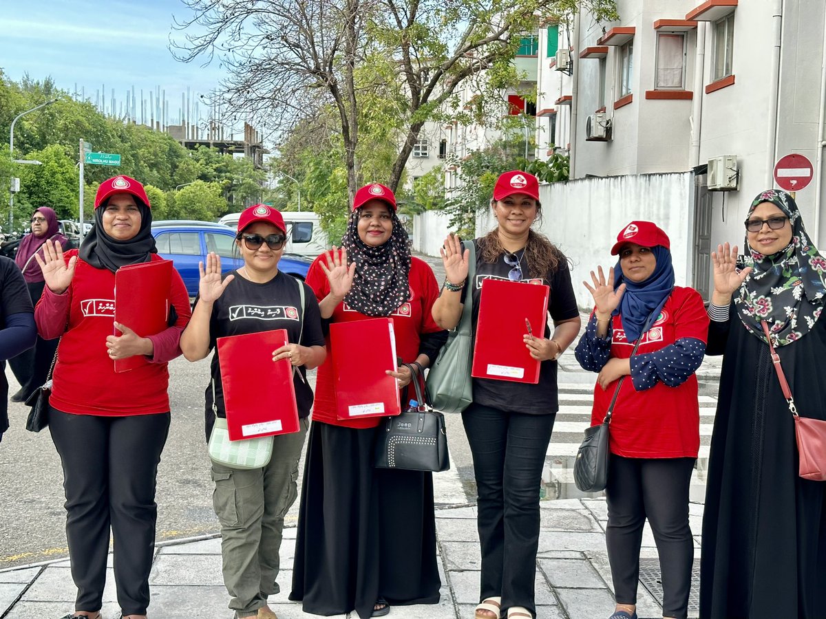 mashaAish's tweet photo. ކުރިއަށްއޮތް 5 އަހަރަށް ކެނޑިޑޭޓް ނަންބަރު 5 ✅✋
@qasimibrahim 
@ilhammaldives 
@JPSecretariat 
@Faru_Fuvahmulah 
@nishyvn 
#Qasimameen2023 
#inshaAlalh https://t.co/9MxnfBLuSm