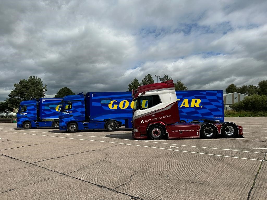 Something special is coming from Trucker Tim! Don't forget Tim is on stand this weekend at <a href="/ConvoyTruckShow/">Convoy</a> at <a href="/DoningtonParkUK/">Donington Park</a>  with his Truck for you to meet between 10am-11am &amp; 2:30pm-4pm 👏

There will also be some very special content coming on his channels so stay tuned! 🙌