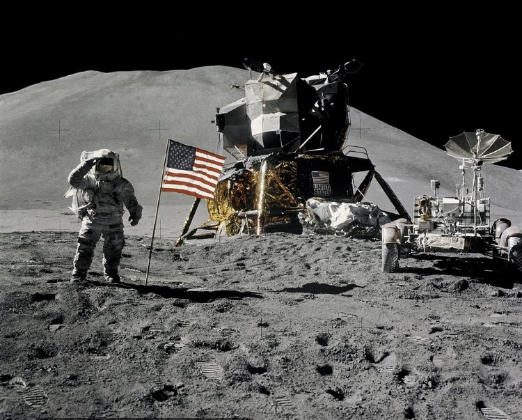 FireFliesGems's tweet photo. @iluminatibot you forgot the moon landing..

someone should tell @elonmusk  replicate that rocket https://t.co/rscCYWE1Hq