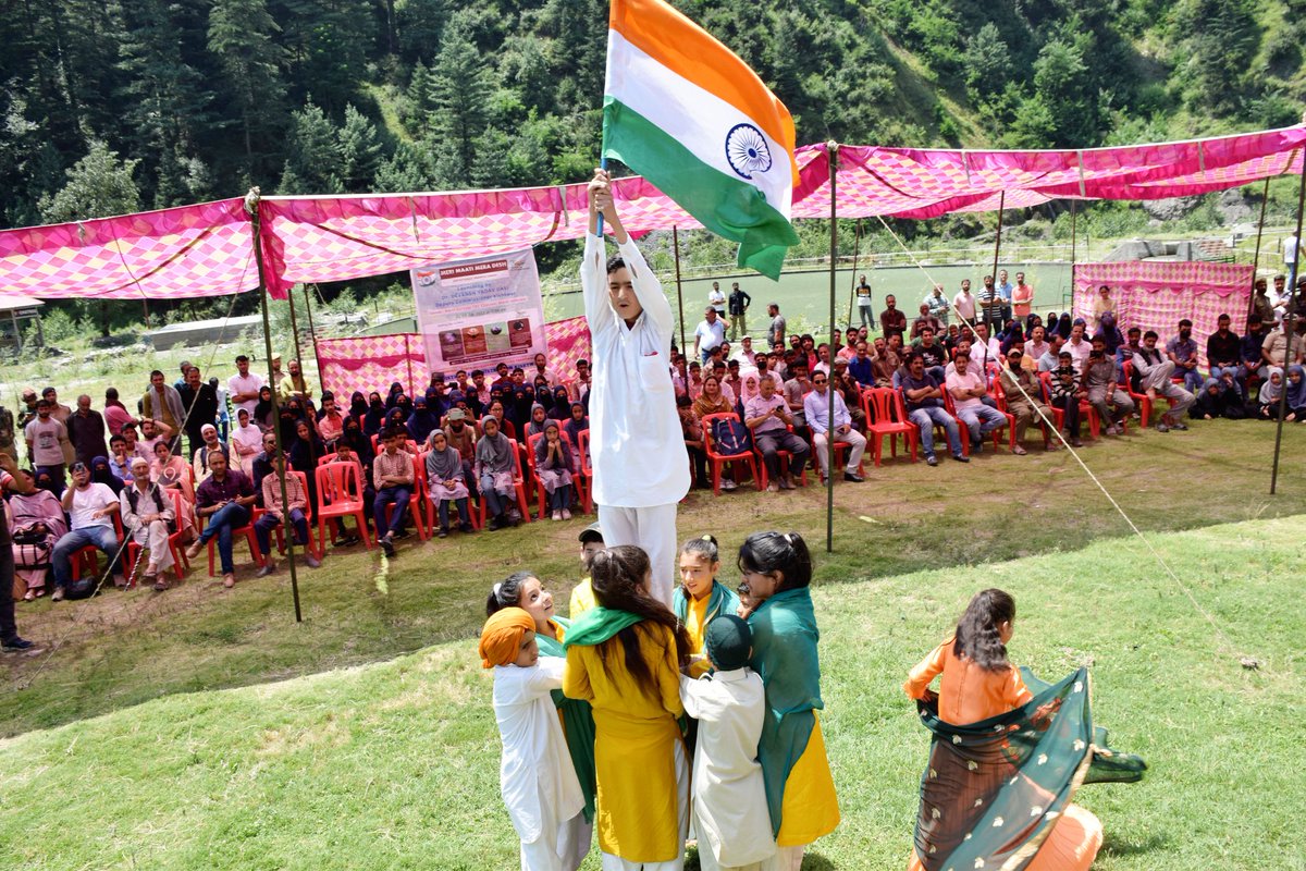 DICKishtwar's tweet photo. 🇮🇳 Students of Shanti Institute of Education perfomed a stunning patriotic dance at the launch of #MeriMaatiMeraDesh Campaign. 

Kudos to RDD Inderwal &amp; District Administration Kishtwar for organizing this event at Amrit Sarovar TRC Chatroo.

@diprjk 
@ddnews_jammu 
@dckishtwar https://t.co/jpSxudVmEN