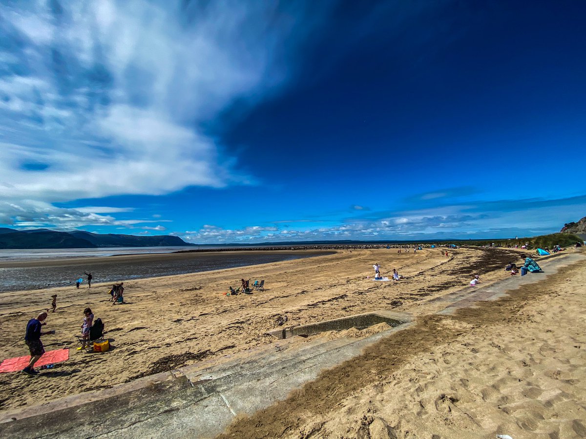 It’s perfect weather today for an afternoon on Llandudno’s West Shore beach.