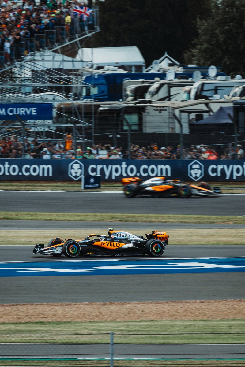 ItsRahulll's tweet photo. @McLarenF1 View from Becketts https://t.co/8DAZMI4WfS