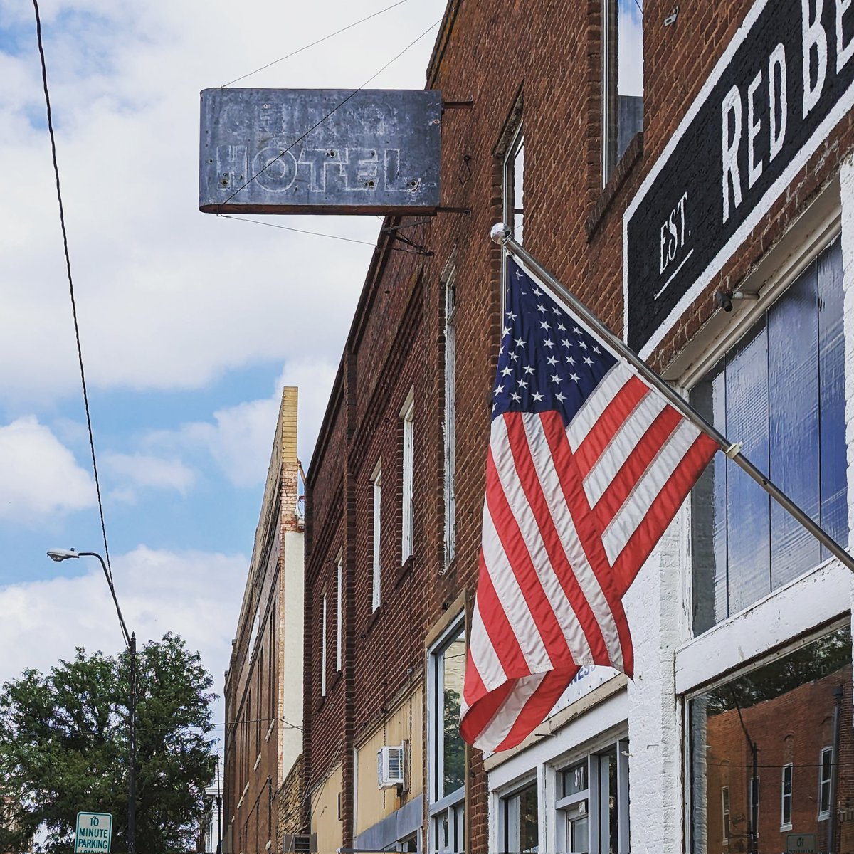 The old Central Hotel is getting some much needed attention.

#herethisisyou #ghostsign #dodgecity #kansas