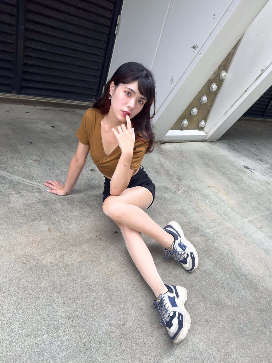 harrylove2003's tweet photo. 張張 花博公園外拍-2
#外拍 #絲襪 #正妹 #stockings #photographer  #美腿  #丝袜诱惑 #誘惑 https://t.co/0xvDUfXdM4