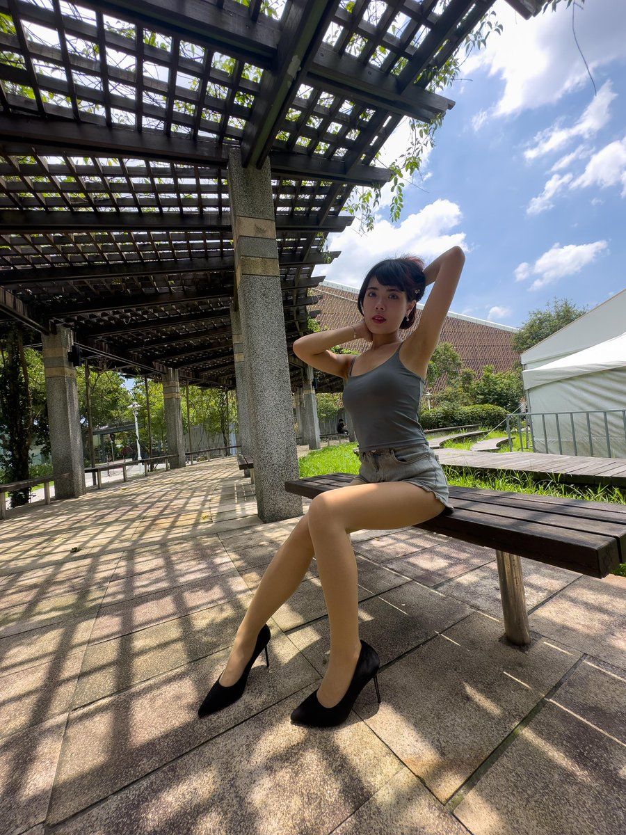 harrylove2003's tweet photo. 張張 花博公園外拍-3
#外拍 #絲襪 #正妹 #stockings #photographer  #美腿  #丝袜诱惑 #誘惑 https://t.co/tdJut0iq3z