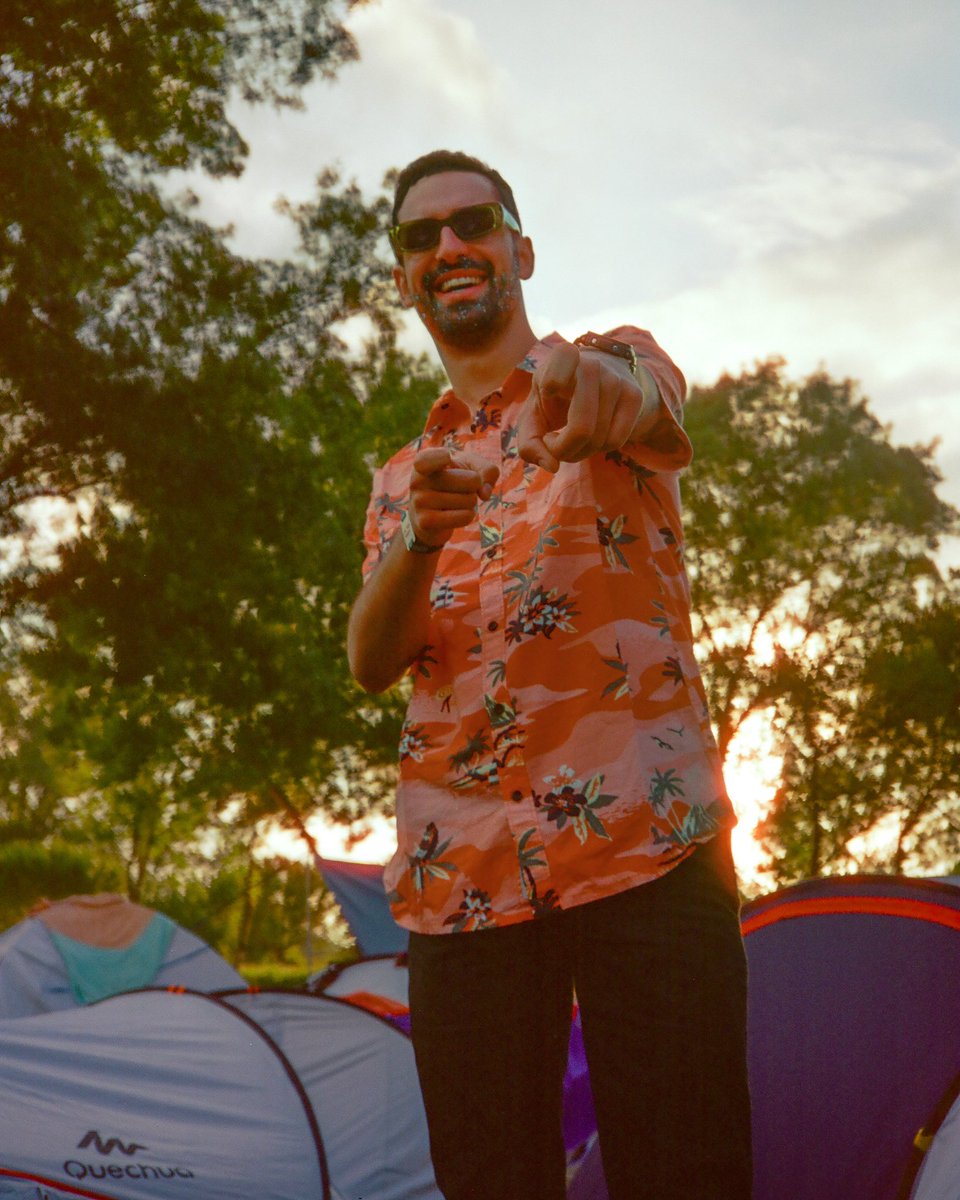 Tu sors de ta tente en festival et tu vois ce mec, tu lui dis quoi ?